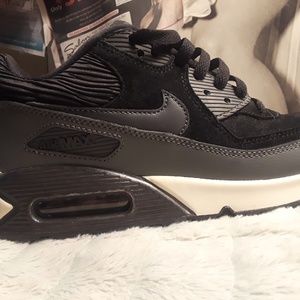 NIKE AIR MAX 90 LTHR 768887-001 Women's